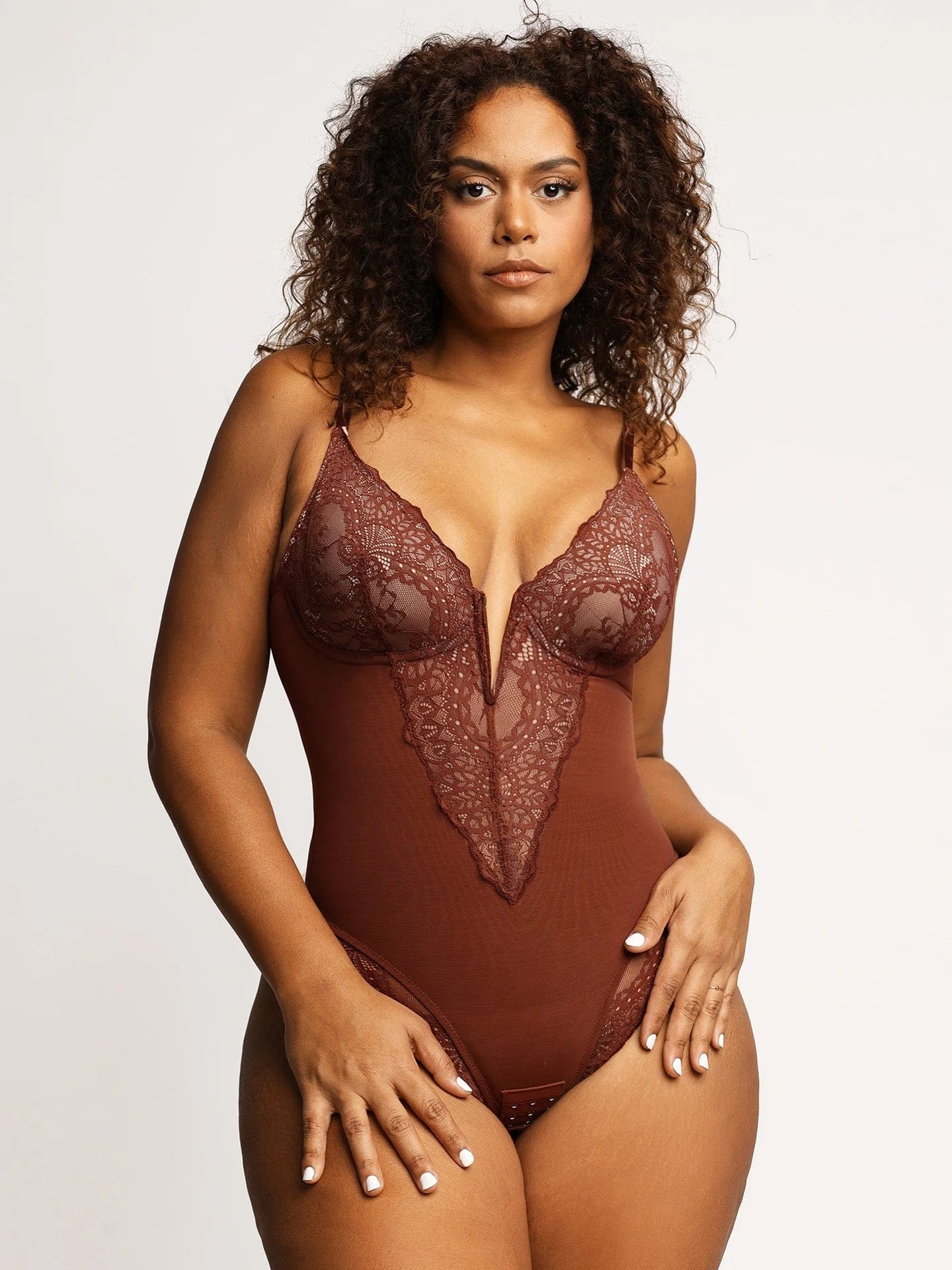 Bodysuit FitGlam® sexy en dentelle à col profond