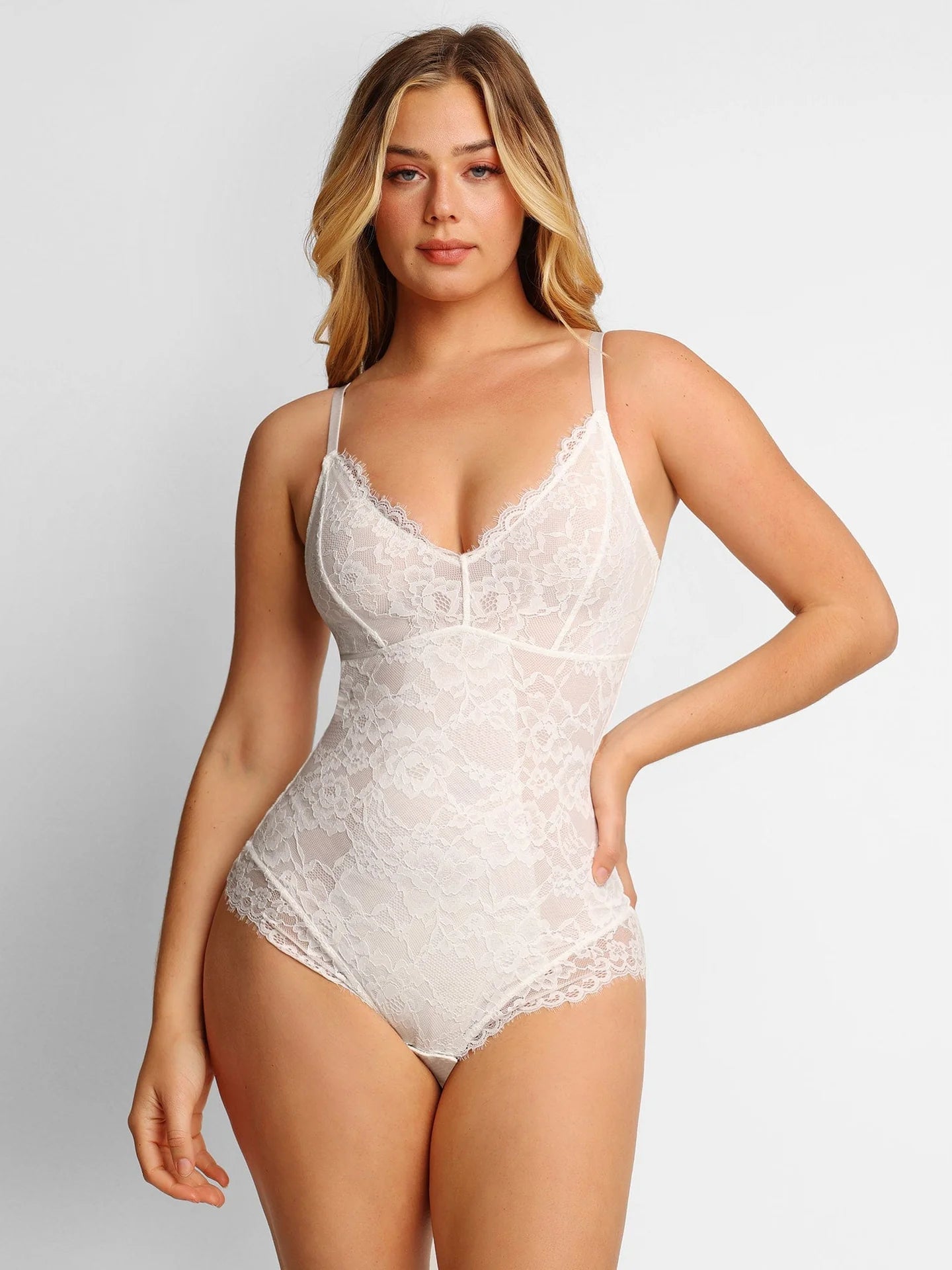 Bodysuit FitGlam® string à contrôle ferme en dentelle lisse